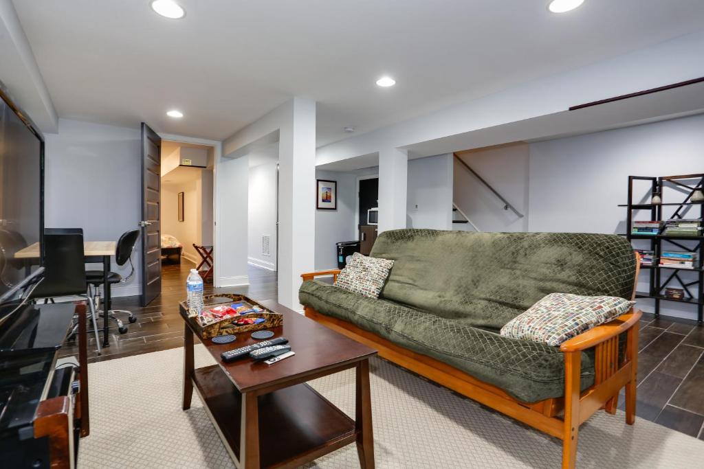 Modern Suite in Petworth