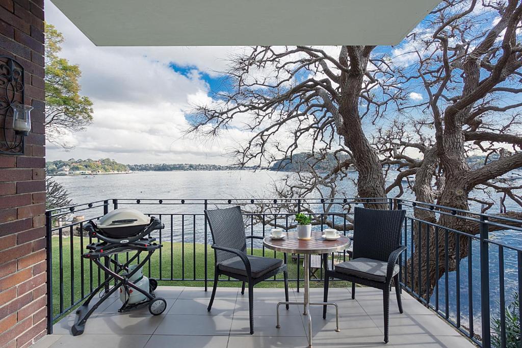 Serene And Stylish Harbourside Apartment