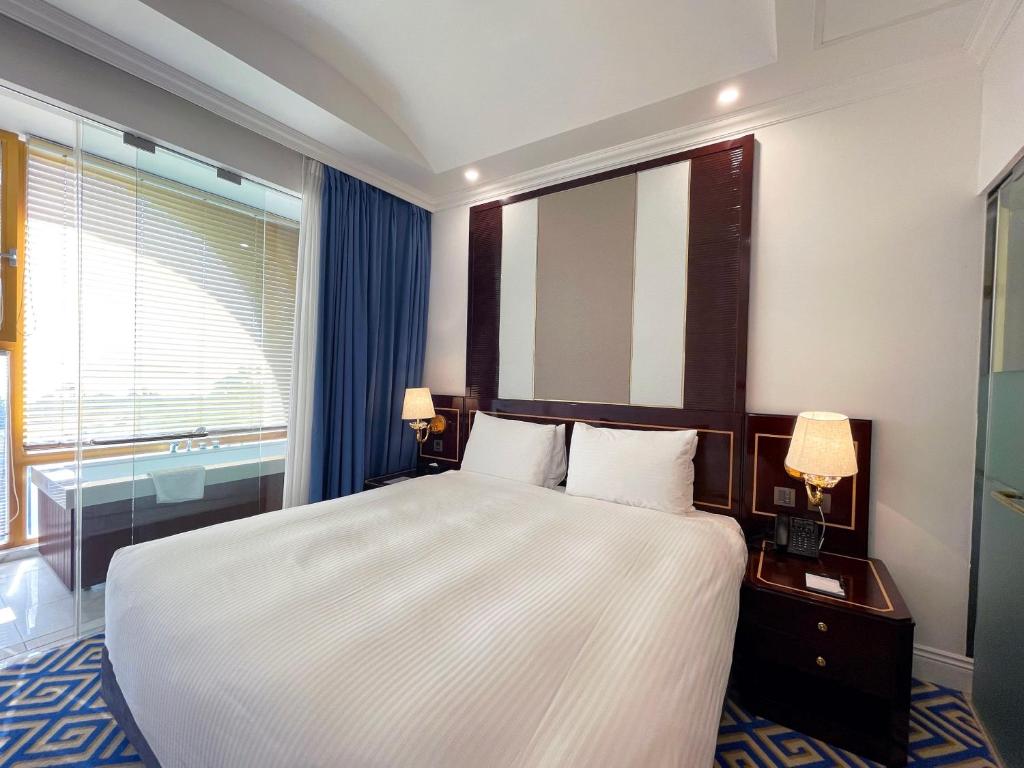 GoldOne Hotel & Suites