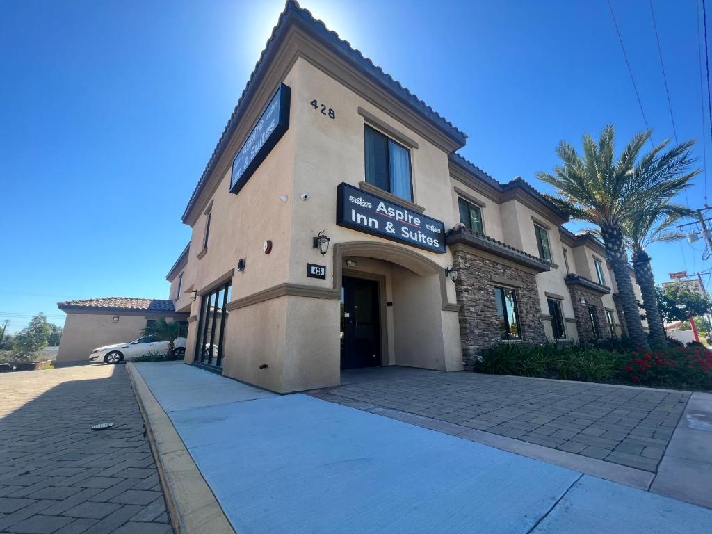 ASPIRE INN & SUITES Orange (Orange)