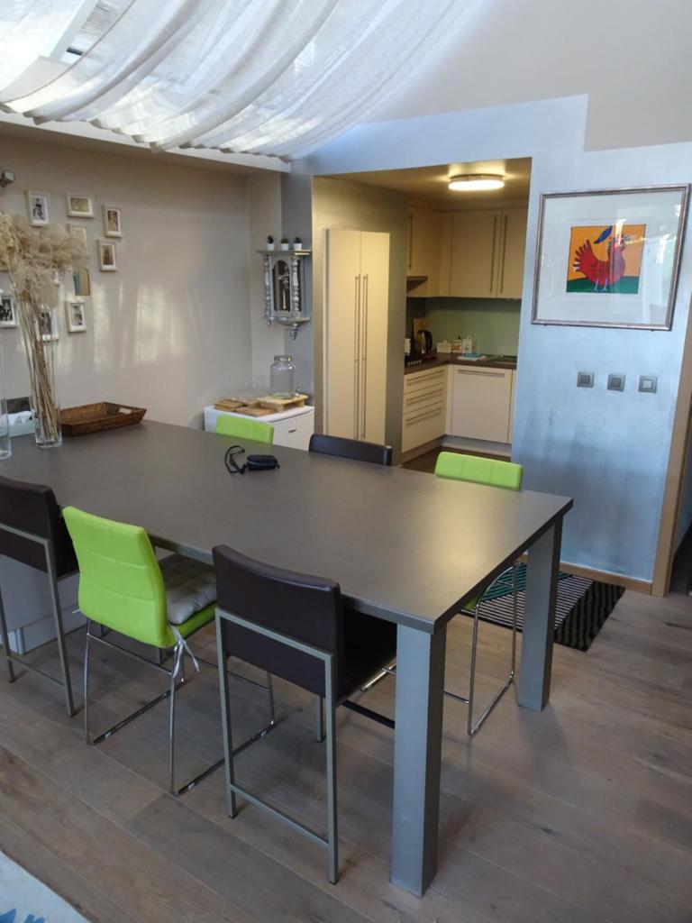 on-ge-woon(st)ad Hasselt