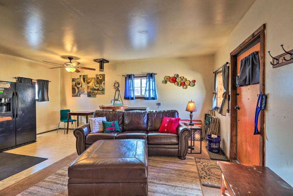 Flagstaff Home with Fire Pit about 3 Miles to NAU!