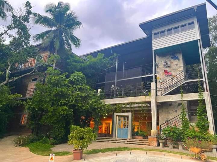 Ceylon Kingsmen Garden - Katunayake