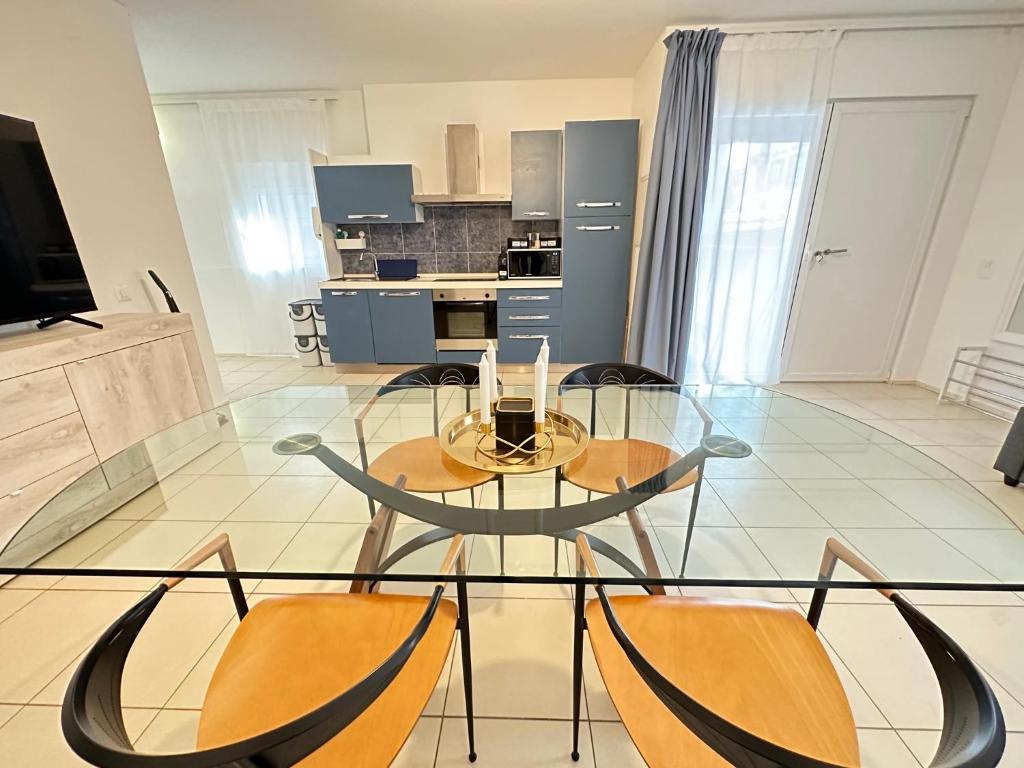 [Lugano centro-stazione-free parking]