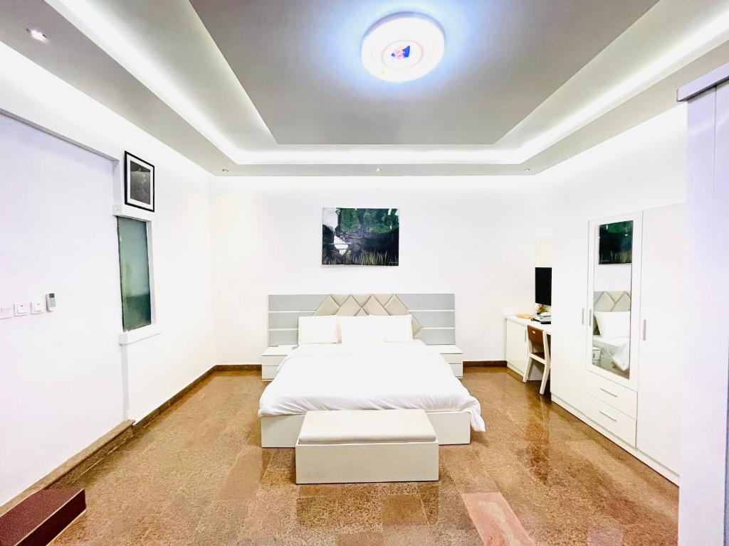 Grandeur Apartment