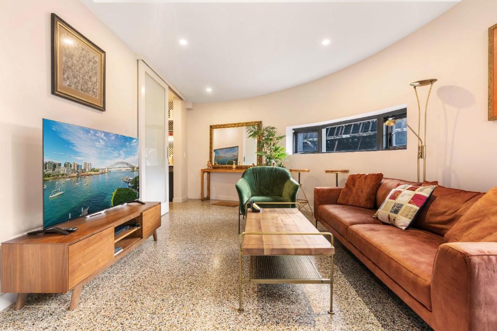 Spacious Elegant Light filled Apartment