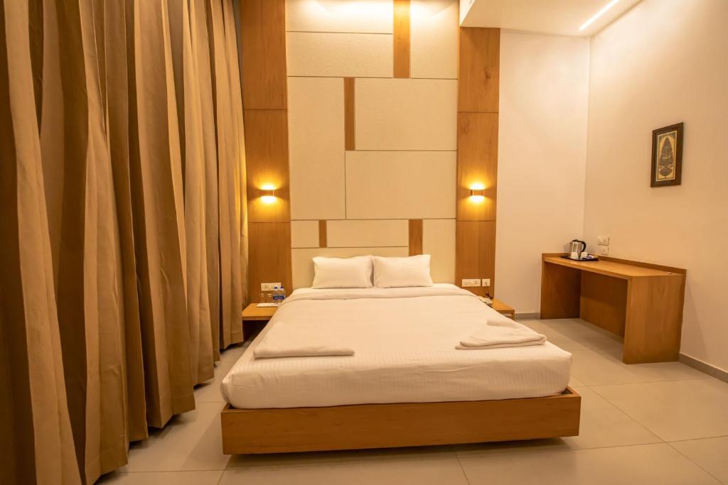RATHNA RESIDENCY