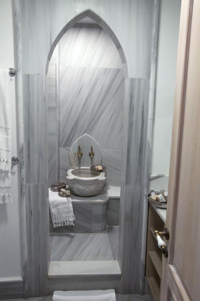 Hotel Empress Zoe