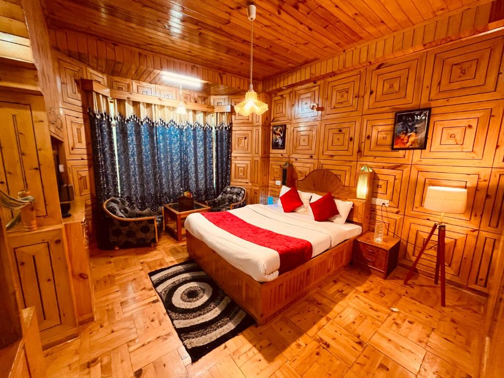 Woods Villa- A Luxury Mountains View Cottages