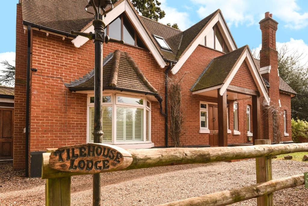 Tilehouse lodge (Denham)