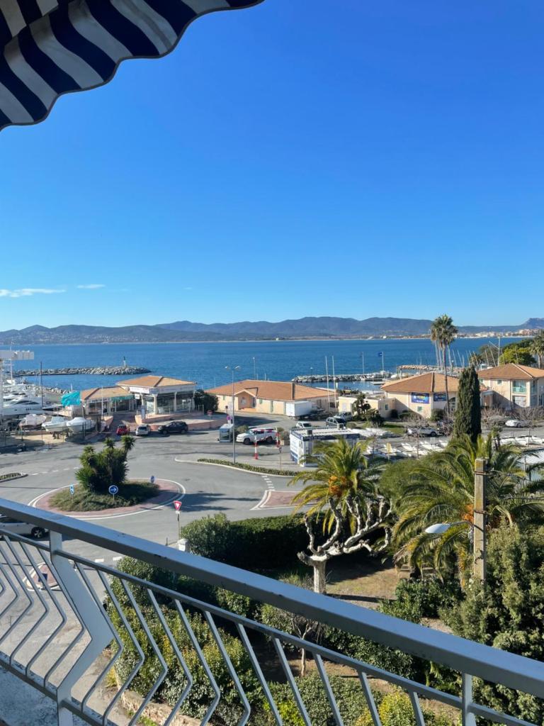 Azur views apartment in front of the grande bleue