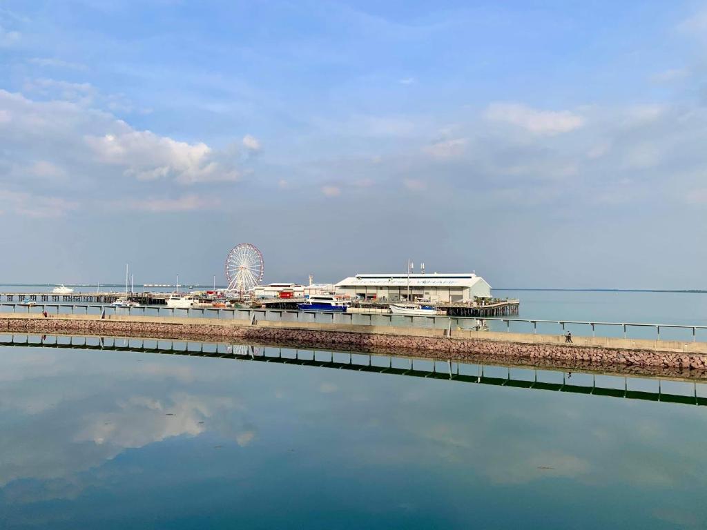 Absolute Waterfront - Tropical Harbour Views Over The Water