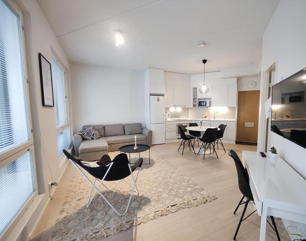 Peaceful nordic home for 5 / near city and airport