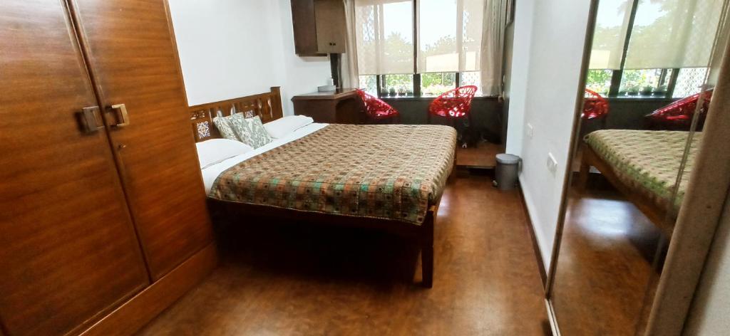 Cozy Private AC Studio by the Sea Bandstand Bandra W Mumbai nr Taj Lands End