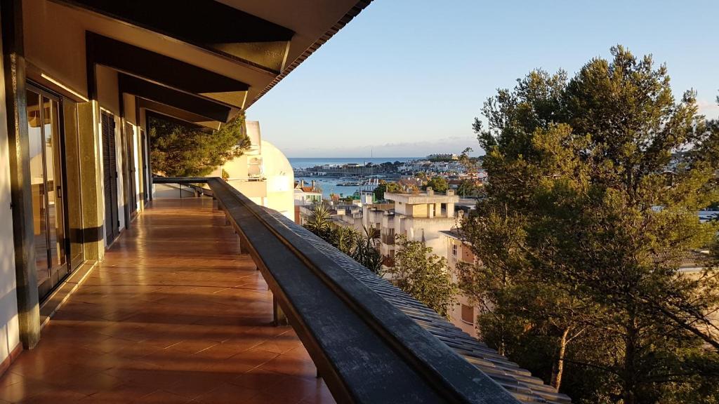 R House Central with seaview Cascais