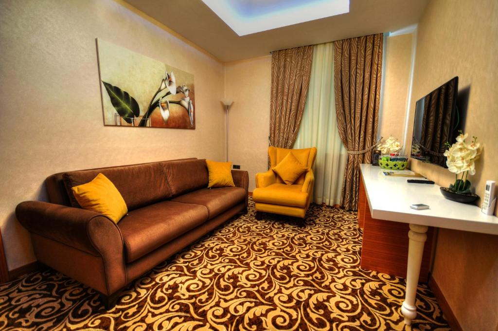 Golden Deluxe Hotel