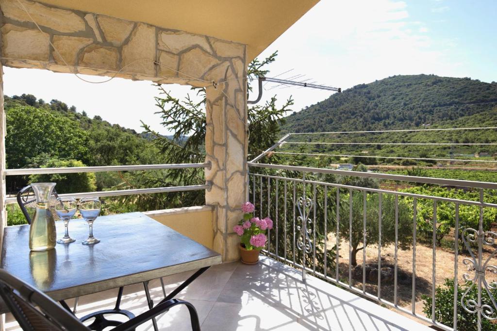 Apartment Josipa (Vis)
