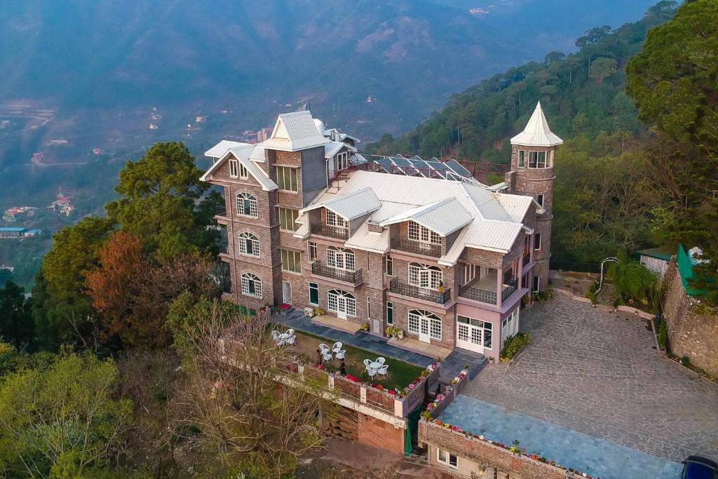 StayVista at The Mansion - Grandeur & Elegant Holiday Home