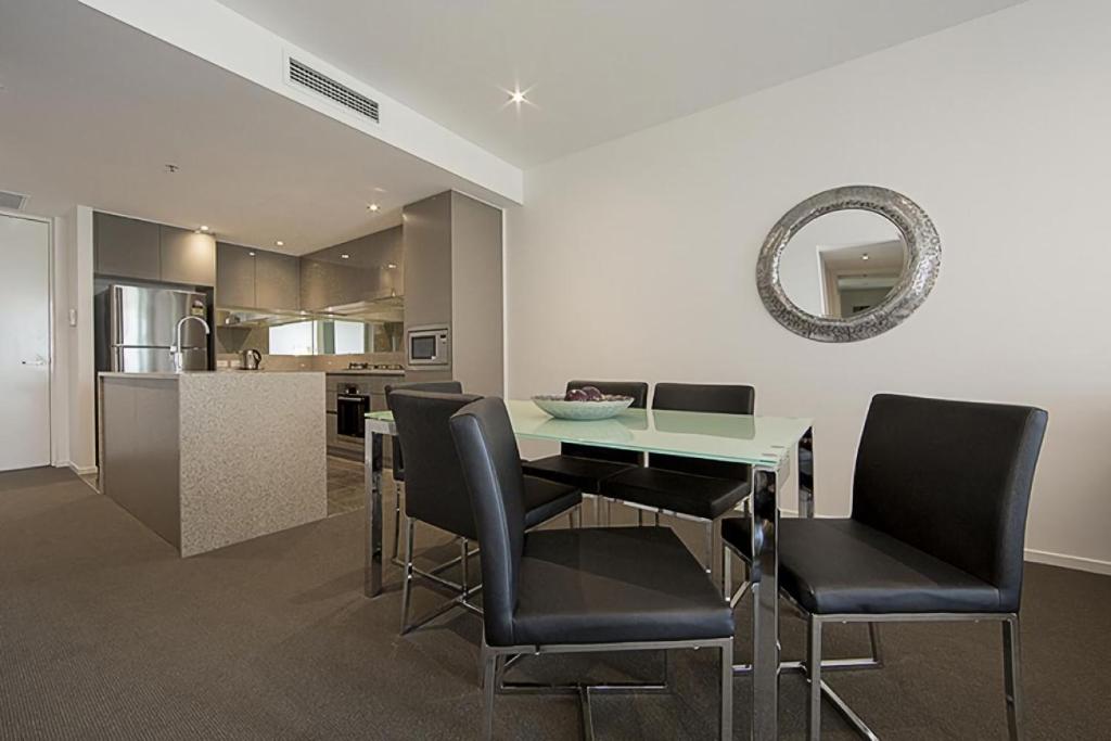 Accommodate Canberra - Manhattan on the Park