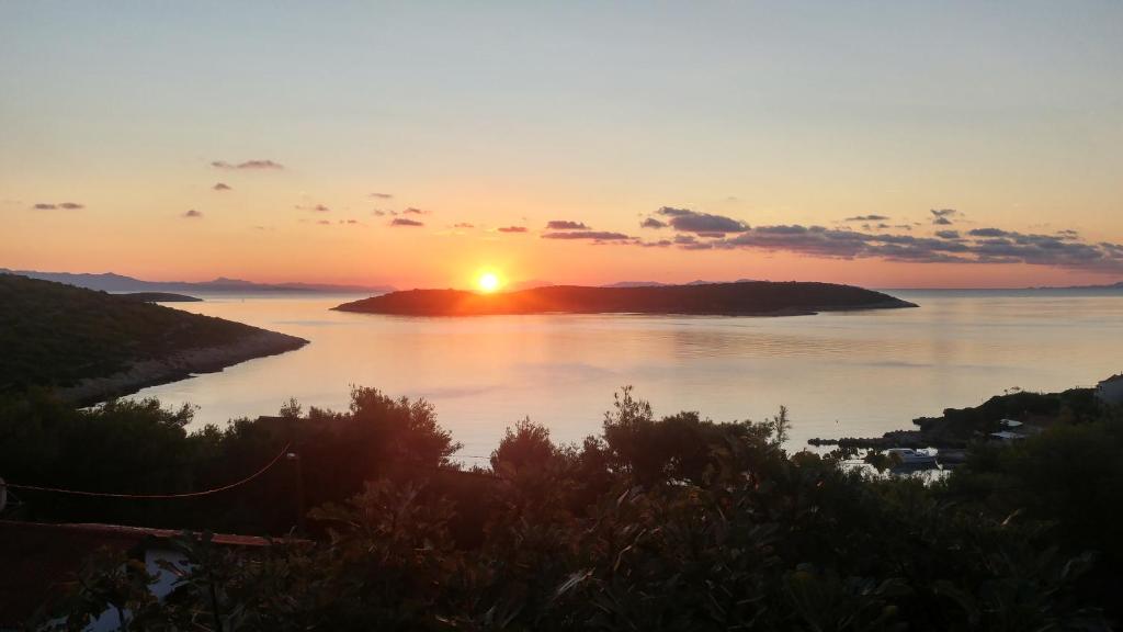 Sunrise Apartments (Vis)
