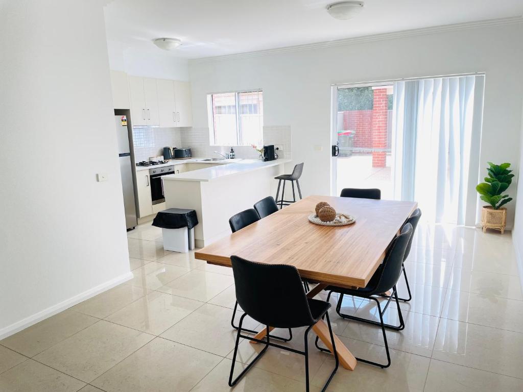 Modern City Townhouse with all the Comforts