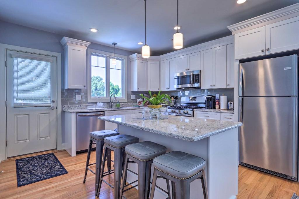 New London Hideaway Near Beaches and Local Spots! (New London)