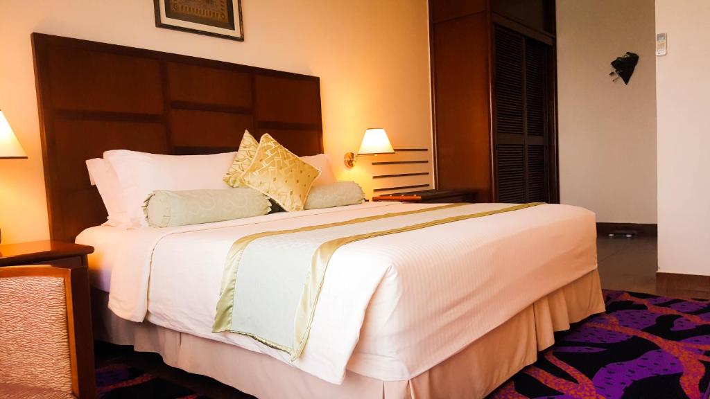 Hulhule Island Hotel