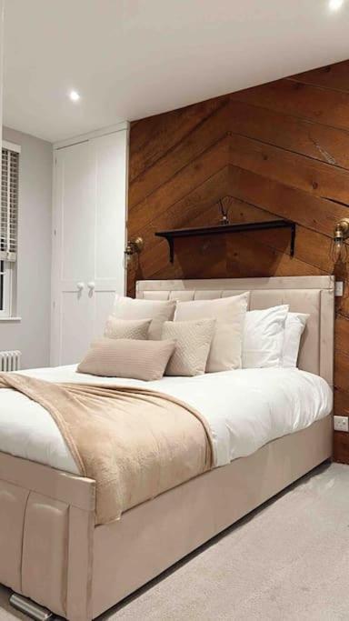 Modern Luxury Central Reading 1 bed FREE PARKING