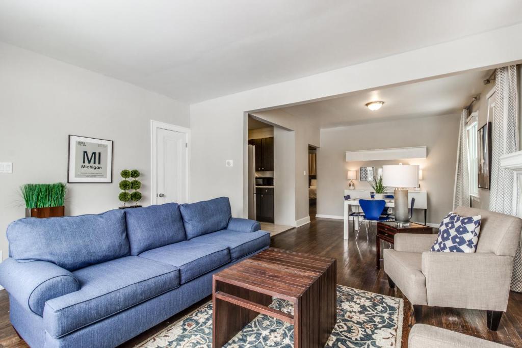 Cute and Quiet Sleeps 10~15mins Downtown Detroit