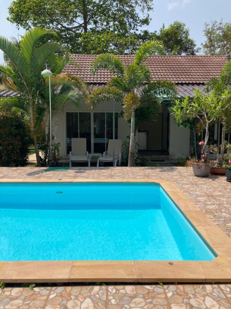 Vacation House with tropical garden and private pool