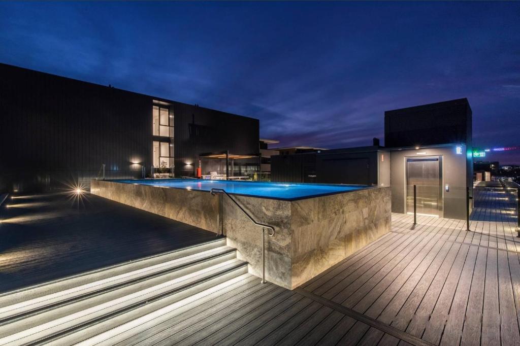 Mulberry 2BR-2BA Rooftop Pool