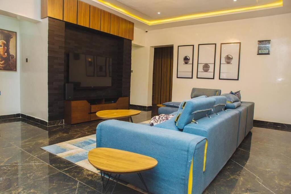 Fabulously furnished 3-bedroom apartment