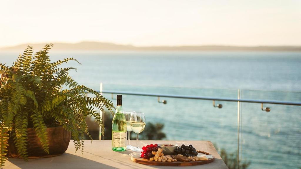 Riviera - Panoramic Water Views In The Heart Of Nelson Bay