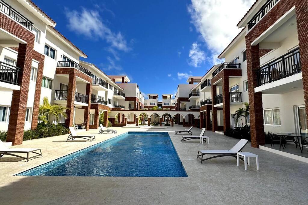 Spacious 1 Bedroom Apartment Near The Beach