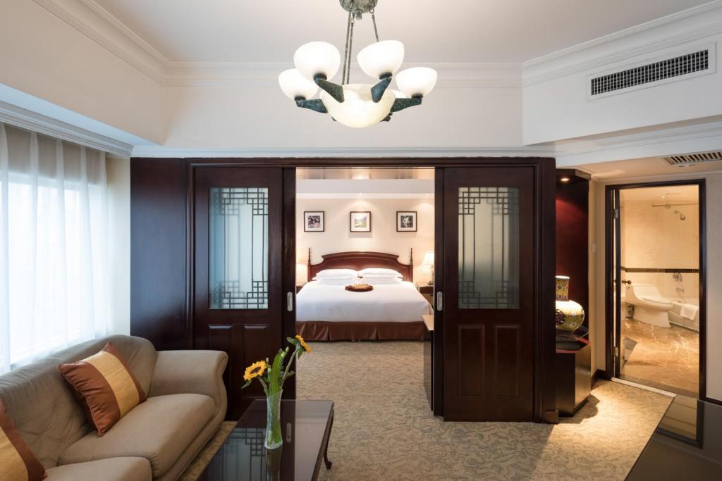 New Era Hotel
