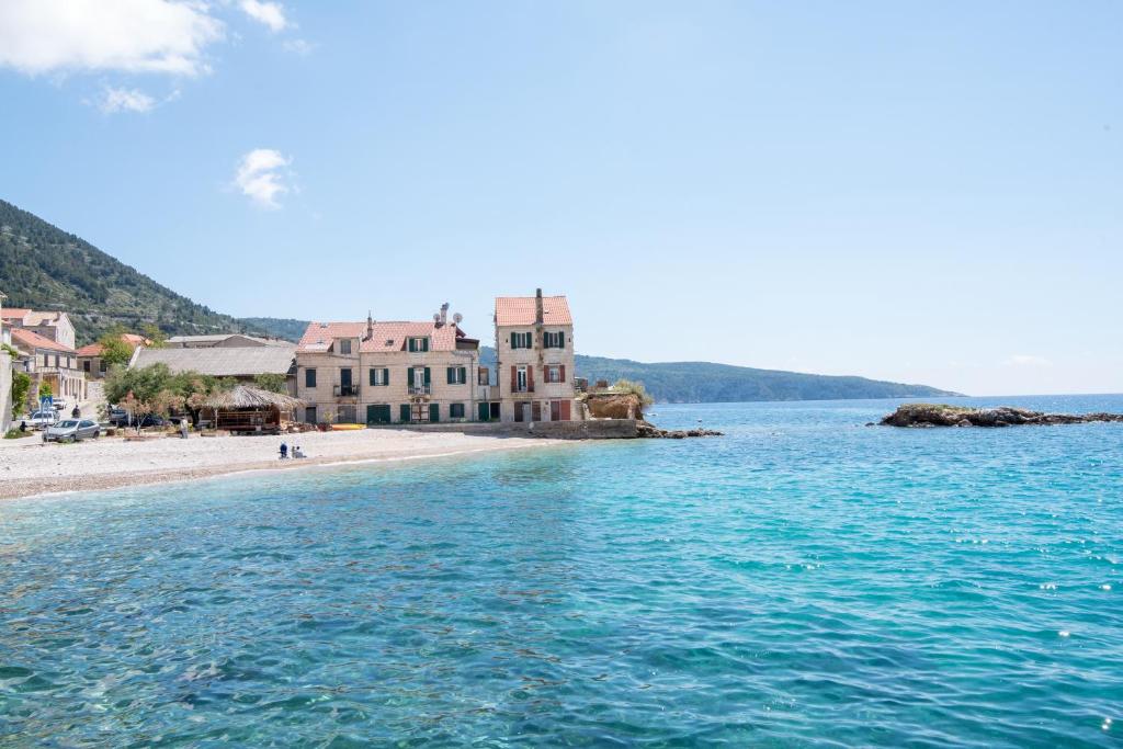 Apartments On the Beach (Komiža)