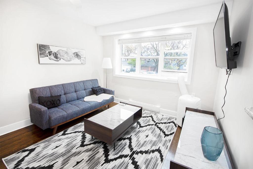 2-bedroom Suite on Corydon Ave