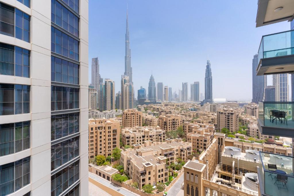 Burj Khalifa View - 1 Bedroom - Pool - Gym
