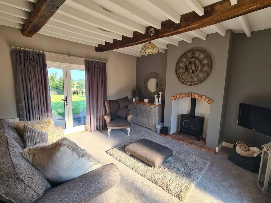 Paddock Cottage - Romantic Bolthole in Rural Idyll (Melton Mowbray)