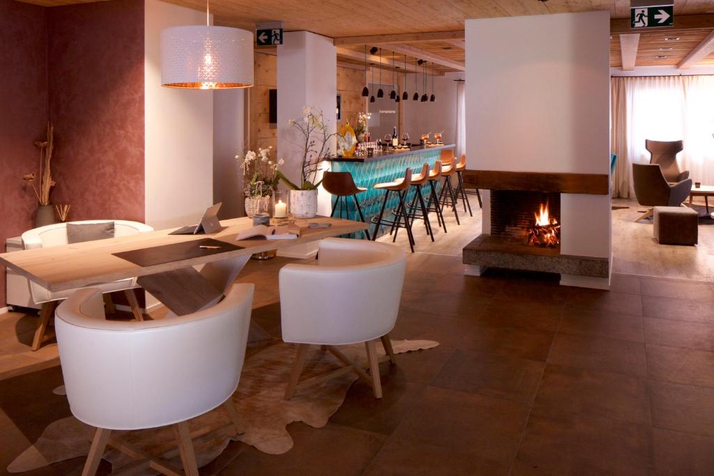 Adults Hotel Mulin - Das Erwachsenen-Hotel in den Bergen, BRIGELS