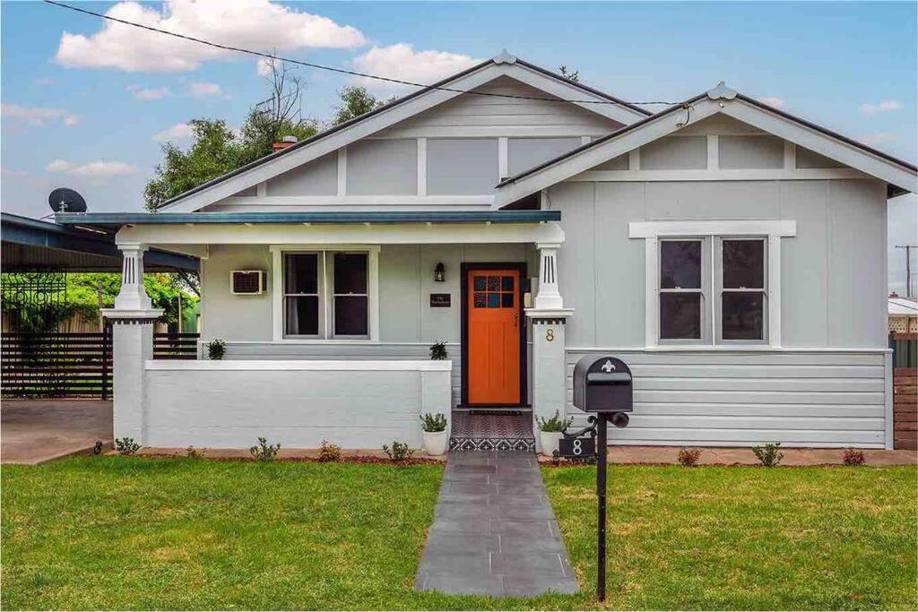 'The Nicholson' A Central and Charming Cottage in Mudgee