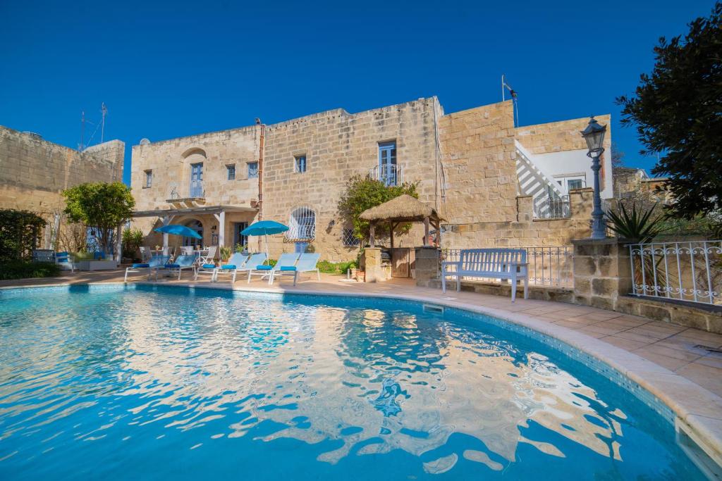 Village Knights B&B (Żebbuġ)