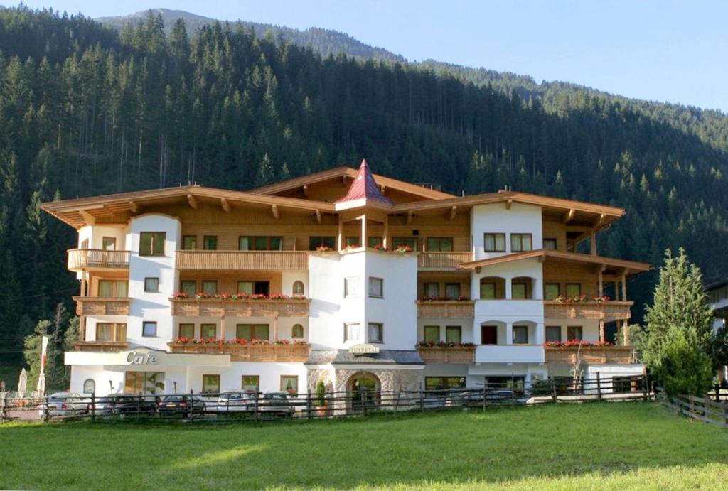 Natur- & Wanderhotel Tuxertal