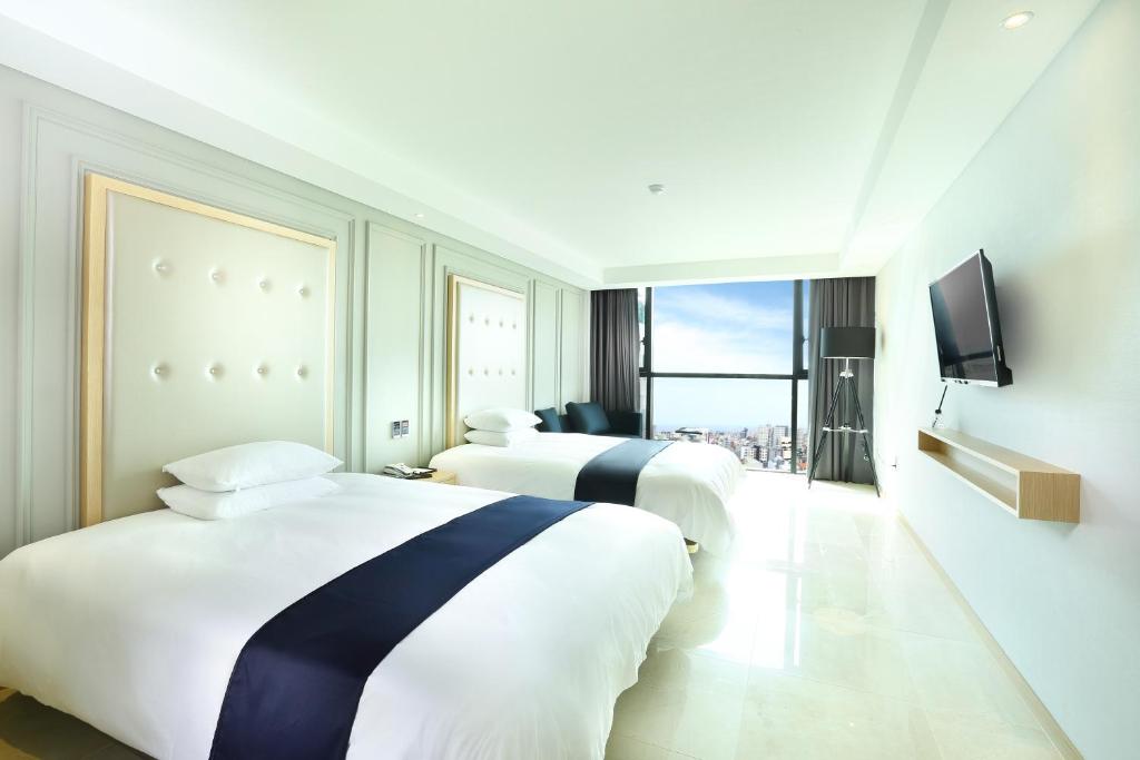 Hotel The One