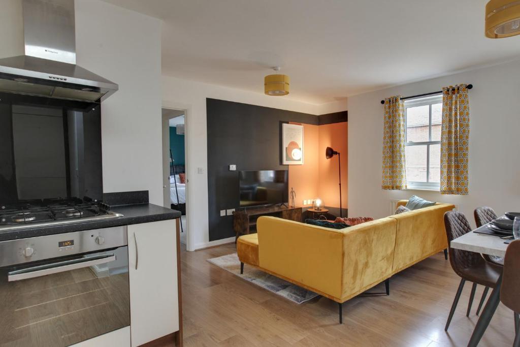 Beautiful Two Bedroom Coach House - Free Parking & Netlfix