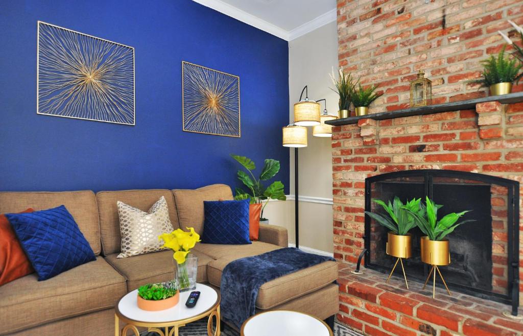 Beautiful Fully Furnished 2BR King Beds