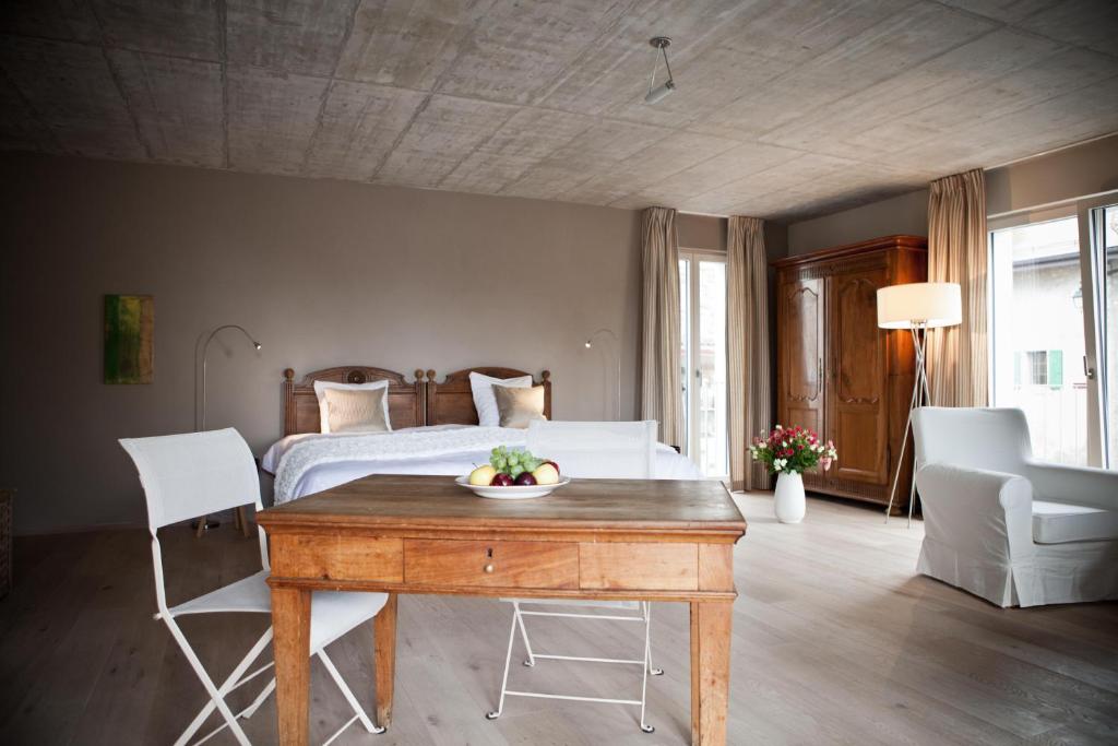 Le Coq Chantant B&B and Boutique Hotel St-Livres (Saint-Livres)