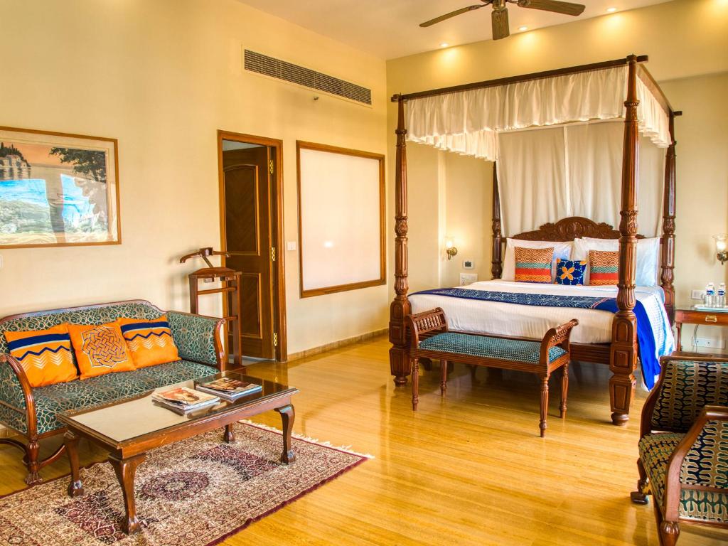Acron Candolim Regina