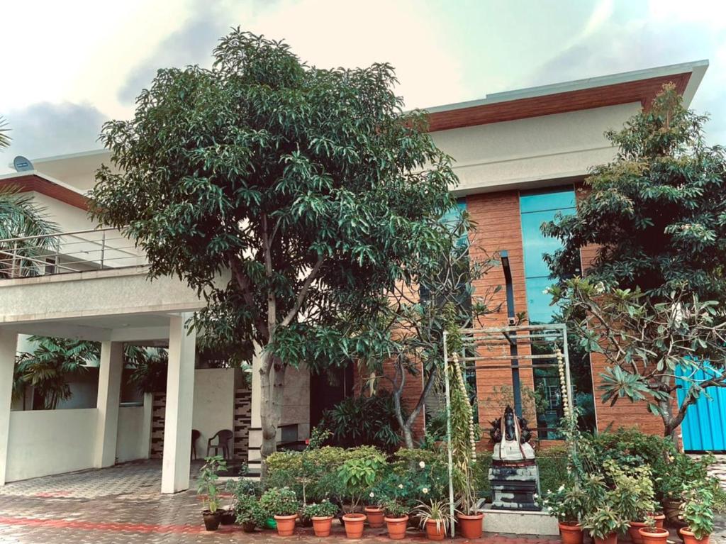 Luxury Beach Side Villa in ECR with King Sized Beds