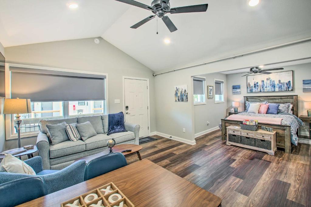 Chic Uptown Studio - Mins to Downtown Fun!